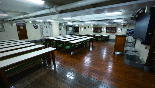 帆船日本丸甲板 及び 第一教室